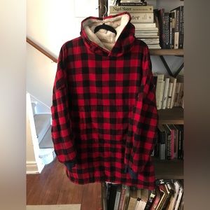 Irish Design House Reversible Faux Fur Red and Black Buffalo Plaid Hoodie L